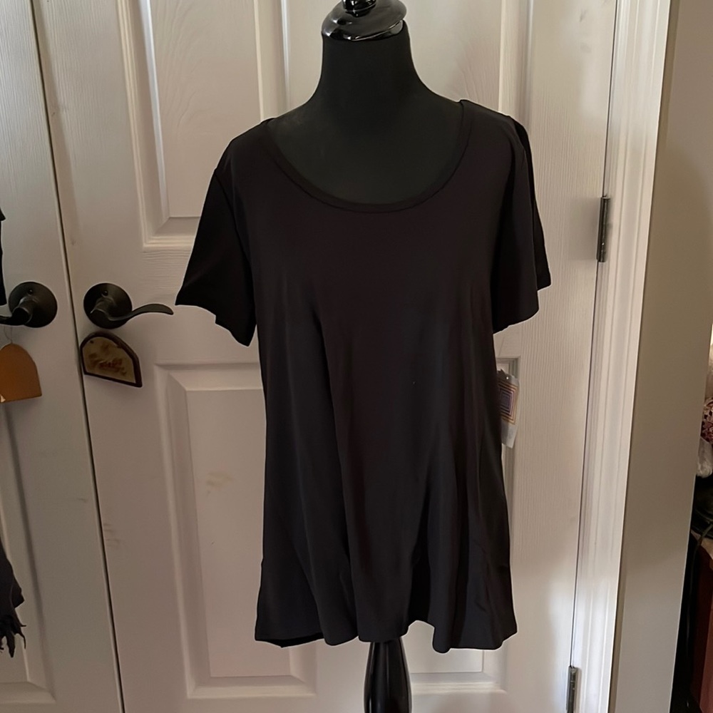 Women’s LuLaRoe Classic T